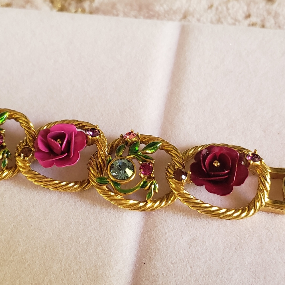 JOAN RIVERS | Roses Bracelet 🌹 - Picture 9 of 17